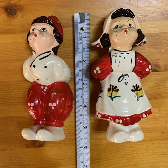 Vintage Wales Norwich kissing Dutch salt & pepper shakers, good condition - Picture 11 of 11